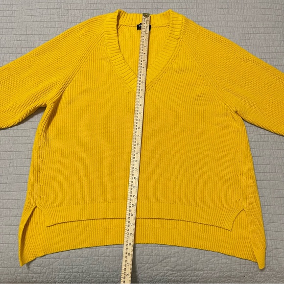 EXPRESS Yellow Oversized V Neck Sweater Size Large - Picture 4 of 8